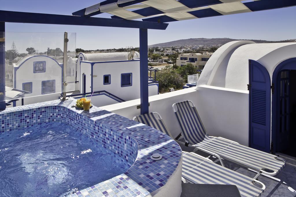 Roula & Bed & Breakfast Perissa (Santorini)