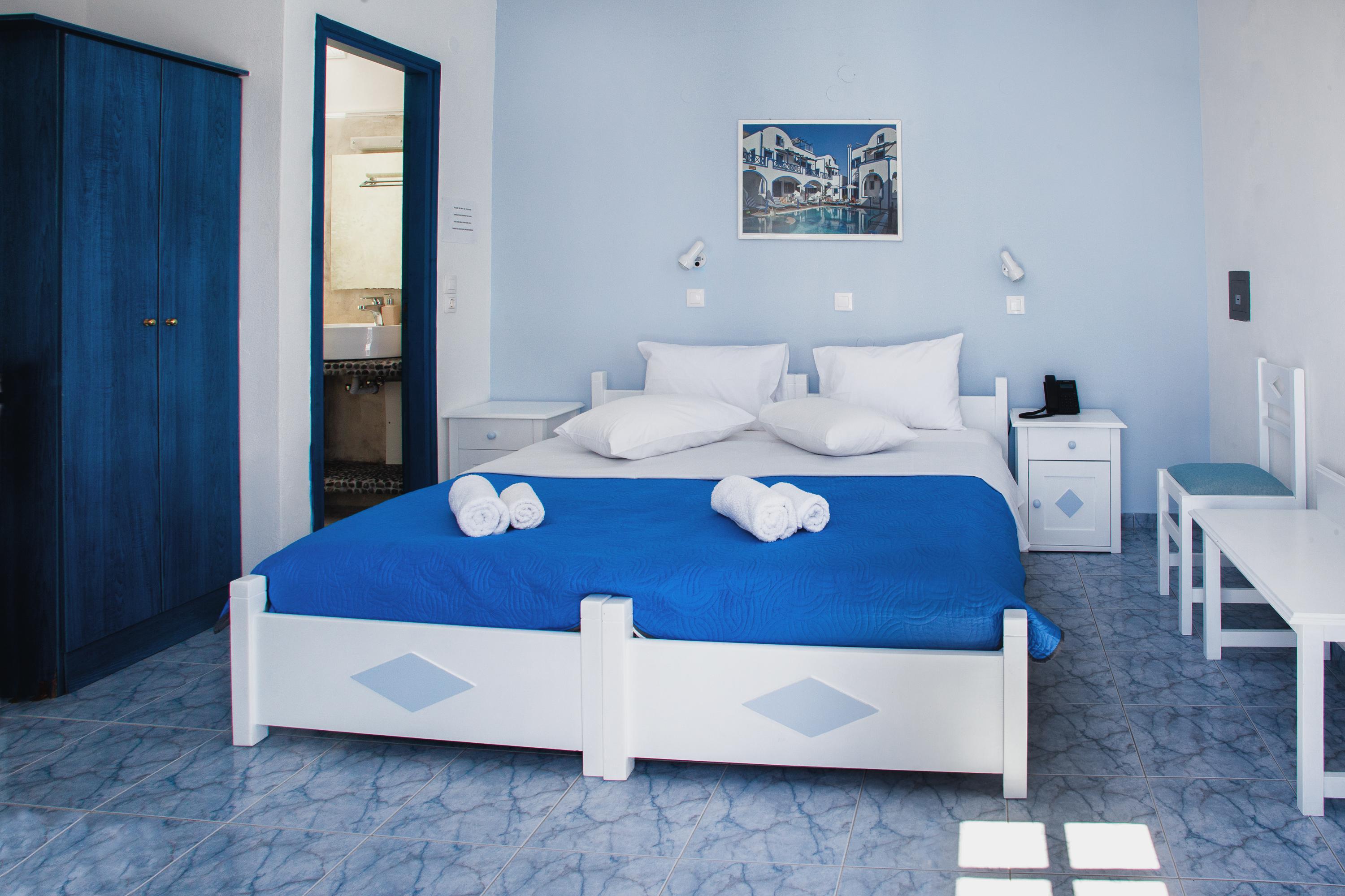 Roula & Perissa (Santorini)