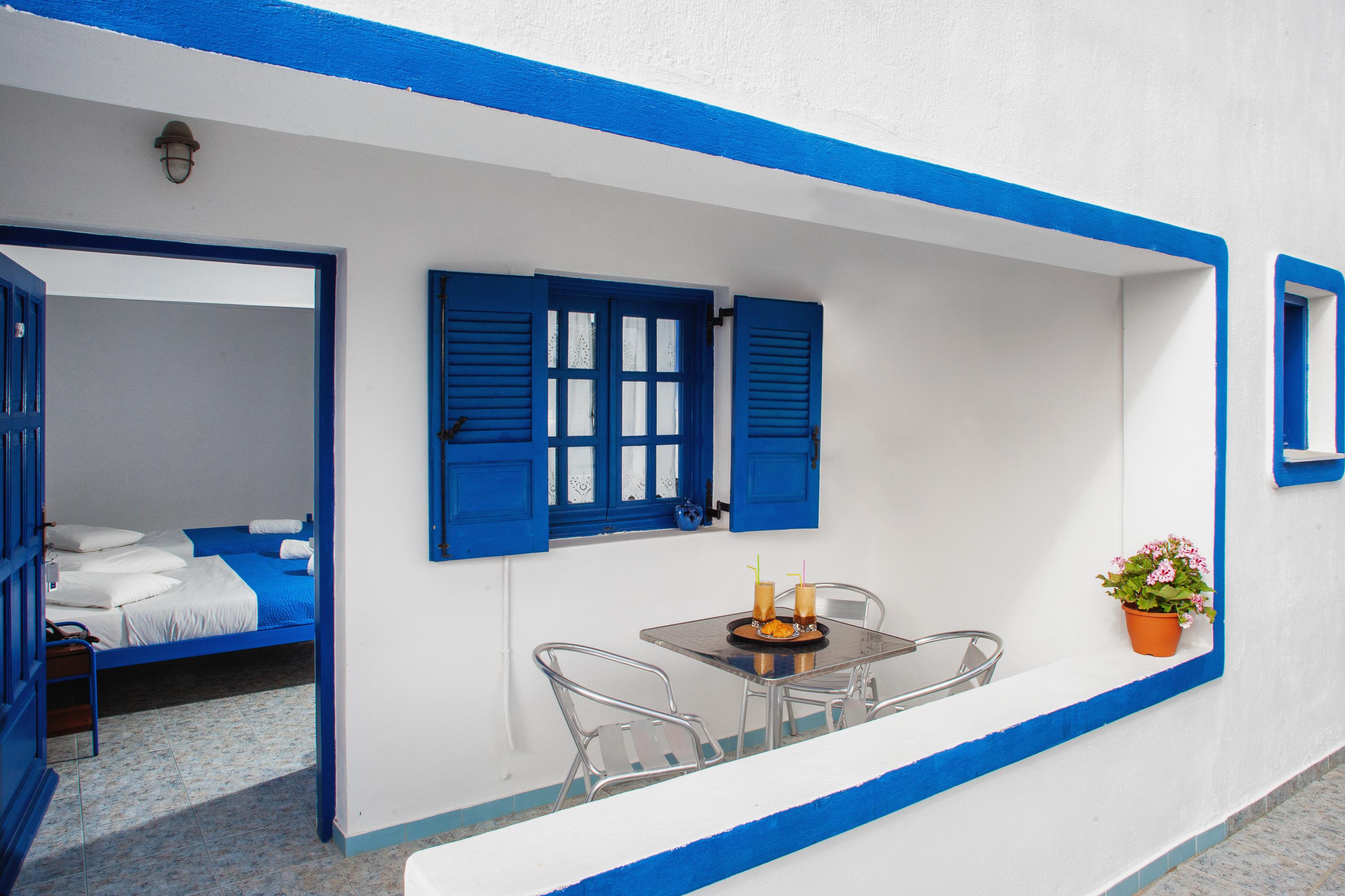 Roula & Bed & Breakfast Perissa (Santorini)