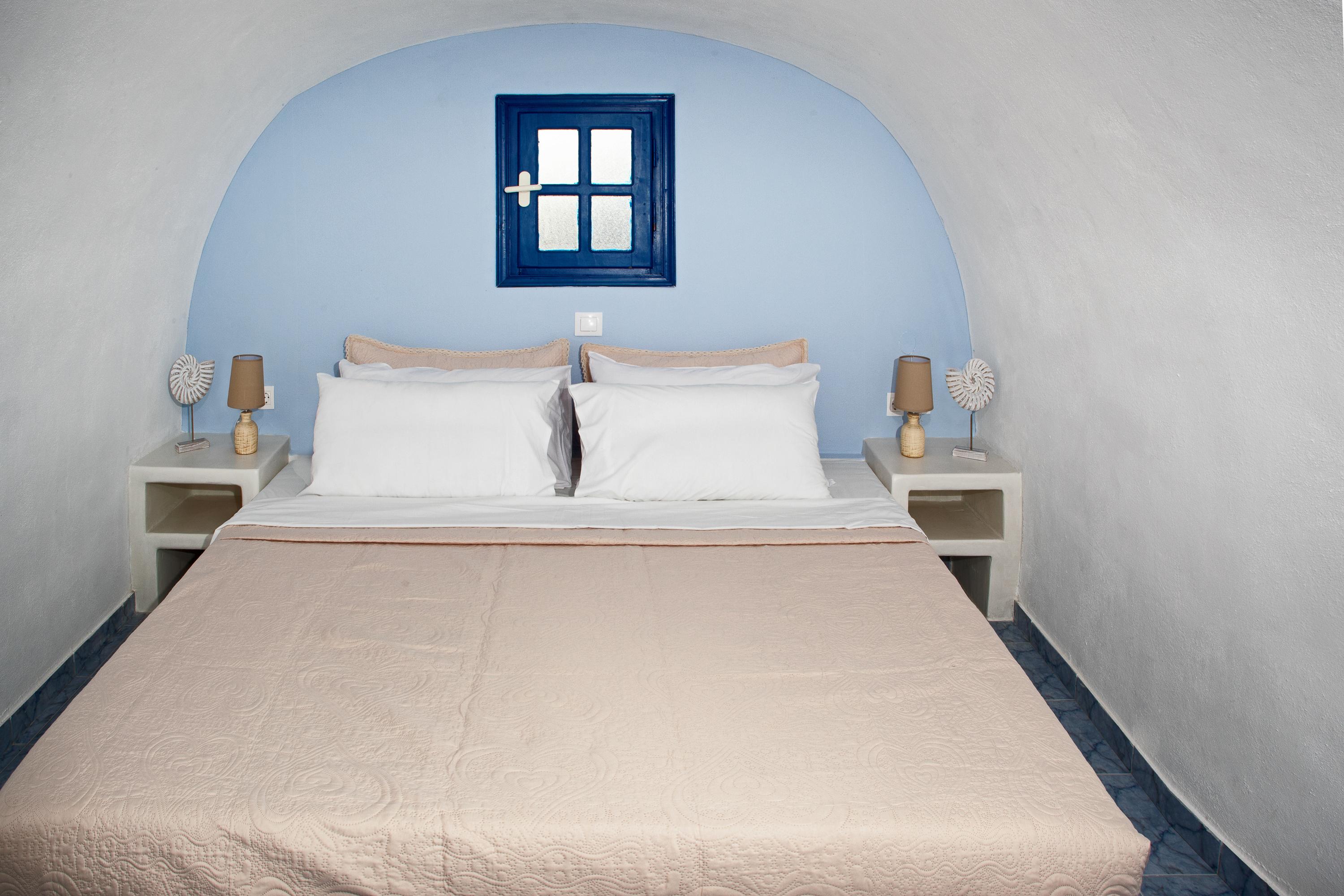 Roula & Perissa (Santorini)