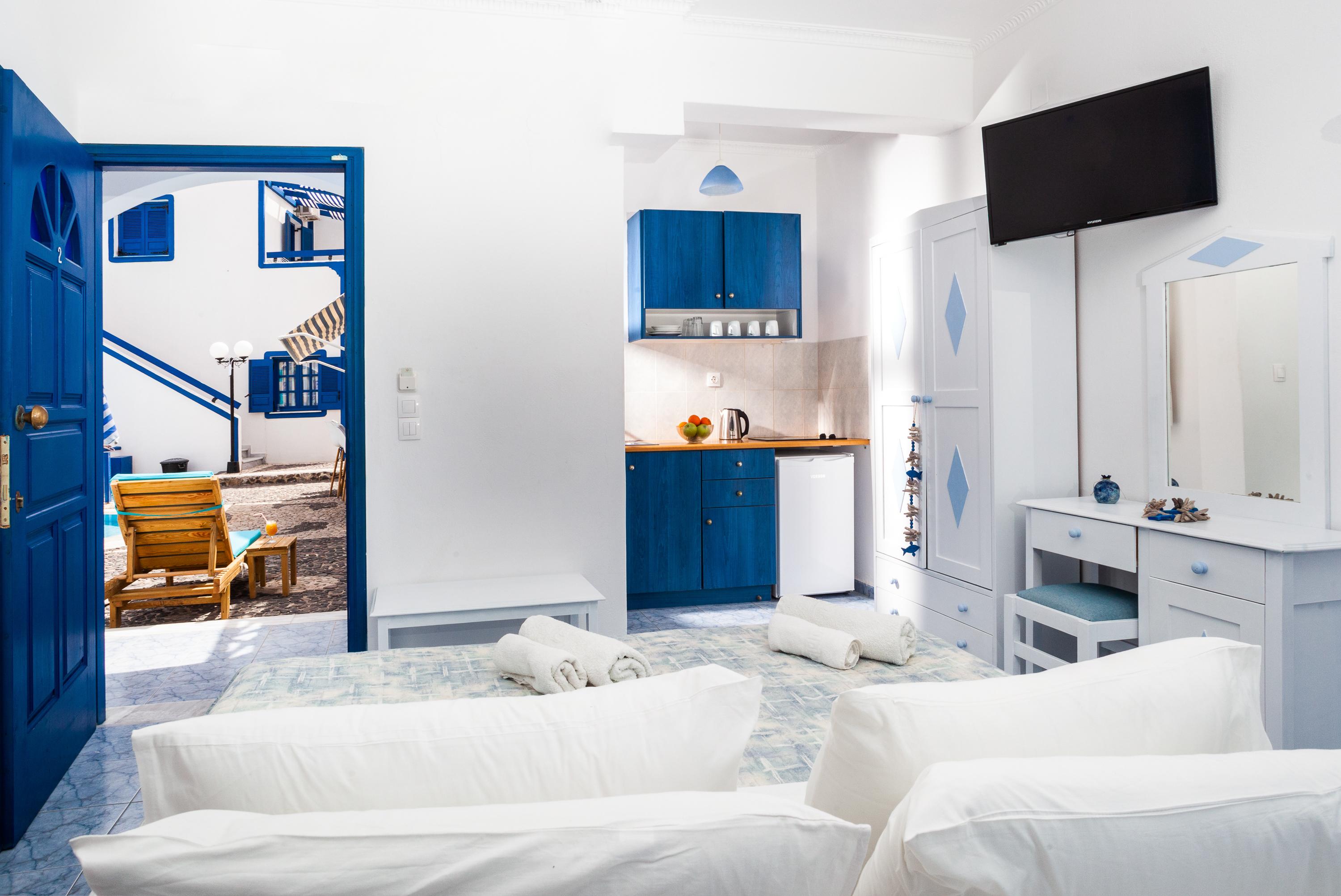 Roula & Bed & Breakfast Perissa (Santorini)