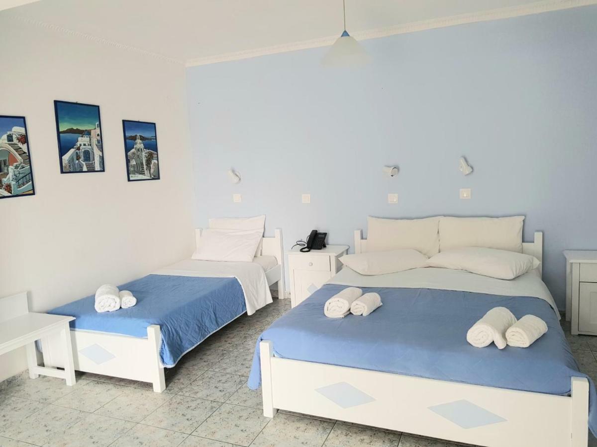 Roula & Bed & Breakfast Perissa (Santorini)